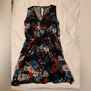 Dynamite floral dress, size medium